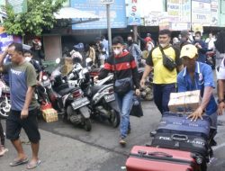 Jelang Hari Raya Idul Fitri 2024, Terminal Induk Bekasi Mulai Dipadati Pemudik