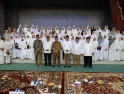 R Gani Muhamad Lepas Aparatur Pemerintah Kota Bekasi Menunaikan Ibadah Haji