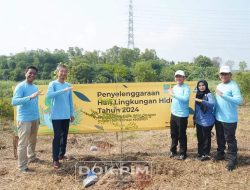 Peringati Hari Lingkungan Hidup, Pj Bupati Bekasi Tanam Pohon di Bantaran Sungai Cipamingkis