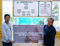 BRI Cabang Bekasi Siliwangi Serahkan Hewan Kurban ke Pengurus Masjid Baiturraman dan Jami Al Jihad