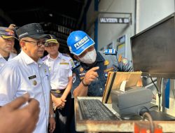 Pastikan Tidak Ada Pungli, Pj Wali Kota Bekasi Sidak Pengujian Kendaraan Bermotor