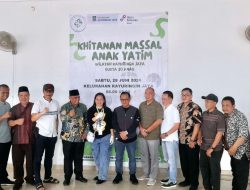 Pj Wali Kota Bekasi Hadiri Acara Khitanan Massal Anak Yatim di Kelurahan Kayuringin Jaya
