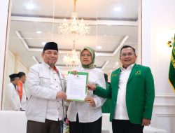 Wakil Ketua DPP PPP Serahkan Rekom kepada Pasangan “Ri-Sol” Maju di Pilkada Kota Bekasi