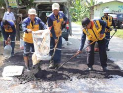 Tim URC Berani Jalan Wilayah 3 Perbaiki 18 Titik Jalan Berlubang Selama Bulan Juni 2024
