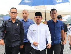 Diguyur Hujan, Bupati dan Wakil Bupati Bekasi Terpilih Semangat Jalani Gladi Pelantikan