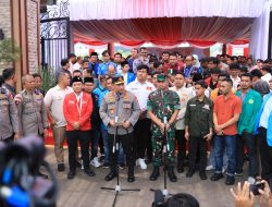 Kapolri dan Panglima TNI Bagikan 161.411 Paket Bansos Jelang Ramadan