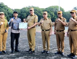 Wali dan Wakil Wali Kota Bekasi Tri Adhianto dan Harris Bobihoe Pimpin Apel Pertama