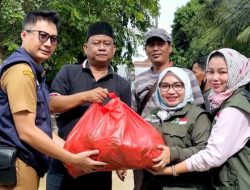 Wiwiek Hargono Gercep Bantu Salurkan Makanan Siap Saji untuk Korban Banjir di Kota Bekasi