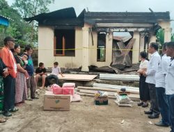 Dinsos Toba Serahkan Bantuan untuk Korban Kebakaran