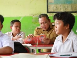 Kunjungi SDN 4 Pekayon Jaya, Wali Kota Bekasi Pastikan Sekolah Kembali Normal Beroperasi Pasca Banjir