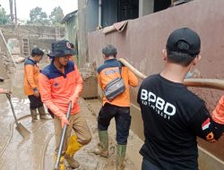 Pemkot Bekasi Fokus Bersihkan Sisa Lumpur dan Distribusikan Bantuan Pasca Banjir