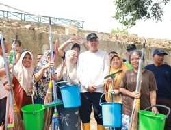 Wali Kota Bekasi Ucapkan Terima Kasih kepada Pegawai Pemkot Bekasi yang Bersihkan Lumpur Pasca Banjir