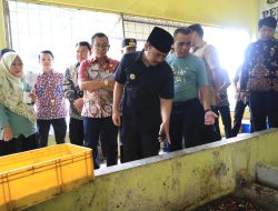 Dinilai Berhasil Dalam Pengolahan Sampah Warga, Bupati Bekasi Apresiasi PDUST Desa Mekarmukti