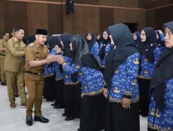 Bupati Bekasi Ade Kunang Lantik 156 Pejabat Fungsional Guru dan Pengawas Sekolah