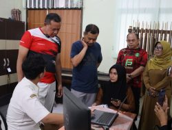 Wali Kota Bekasi Pantau Pelaksanaan Pra Pendaftaran SPMB 2025 di SMPN 4 dan SMPN 54