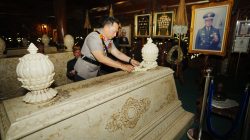 Rangkaian Hari Bhayangkara ke-79, Kapolri Ziarah ke Makam Presiden RI Ke-2 Soeharto
