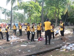 Polisi Cepat dan Tanggap Lakukan Pembersihan Lokasi Perayaan HUT Bhayangkara Ke-79