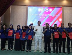 Wali Kota Bekasi Hadiri Penyerahan SK PPPK Damkar, Apresiasi Kesiapsiagaan Tanpa Batas