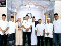 Jumat Keliling di Masjid Al Istiqomah, Wali Kota Bekasi Dorong Penyelesaian PSU dan Perhatian Kesehatan Lingkungan