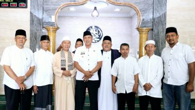 Jumat Keliling di Masjid Al Istiqomah, Wali Kota Bekasi Dorong Penyelesaian PSU dan Perhatian Kesehatan Lingkungan