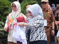 Ketua TP PKK Kota Bekasi Tinjau Kegiatan MPLS ke Sejumlah Sekolah