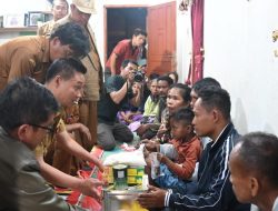 Bupati Humbahas Serahkan Bantuan untuk Keluarga Korban Kebakaran di Desa Parsingguran II