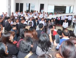 Bupati Humbahas Iringi Pemberangkatan Jenazah Drg Hasudungan Silaban