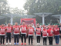 Peringati HUT Kemerdekaan RI ke-80, Wali Kota Bekasi Berjalan Kaki Bersama Ribuan Warga Susuri Jejak Sejarah