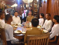 Bupati Humbahas Makan Malam Bersama dengan Paskibraka di Hotel Martin Anugrah