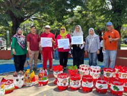 Meriahkan HUT RI Ke-80, Warga RW013 Perumahan Bintang Metropol Rias Galon Bekas
