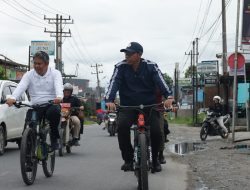 Bupati dan Wabup Taput Bersepeda Tinjau Kegiatan Gotong Royong ASN di Kota Tarutung