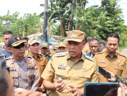 Wali Kota Bekasi Pantau Penertiban 300 Bangunan di Atas Saluran PJT Wisma Asri