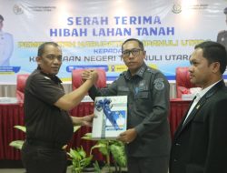 Pemkab Taput Serahkan Hibah Tanah ke Kejari Taput untuk Sarana Perkantoran