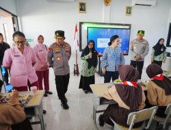 Kapolri Singgung Wujudkan Generasi Emas Usai Tinjau SMP Kemala Bhayangkari Karanganyar