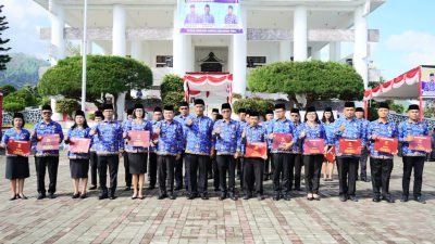 Sejumlah ASN Aktif dan Pensiunan Terima Penghargaan pada HUT ke-54 KORPRI di Kabupaten Toba