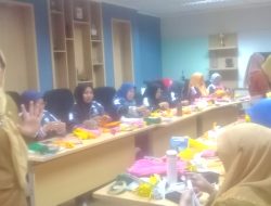 Promosikan Produk Kerajinan Tangan, Disdagperin Kota Bekasi Gelar Pelatihan Merangkai Bunga