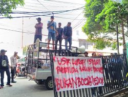 Dinilai Tak Transparan Soal Penyaluran Bansos, Kantor Lurah Teluk Pucung Digeruduk Aliansi Bocah Bekasi