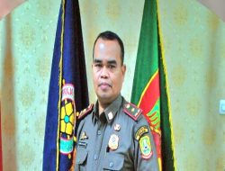 Satpol PP Kota Bekasi Tertibkan Papan Reklame dan Baliho Liar di Bekasi Utara