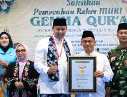 Pemkot Bekasi Raih Rekor Muri Libatkan Ribuan Orang Membaca dan Menulis Mushaf Quran
