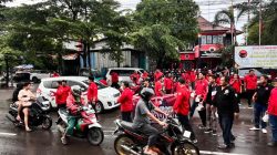 DPC PDI Perjuangan Kabupaten Bekasi Bagikan 3.000 Paket Takjil di Kalimalang, Peringati Nuzulul Qur’an