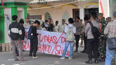 Front Pemuda Pembebasan Kota Bekasi Gelar Aksi Demo Desak Disdik Transfaran Soal Dugaan Monopoli Pengadaan Meubeler 2025