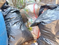 Sampah Menumpuk Sejak Sebulan Lebih di Bekasi Utara, Warga Kapling Lorisakti Tolak Bayar Retribusi