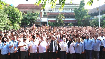 Wakil Wali Kota Bekasi Dampingi Menko Pangan Sosialisasikan Program MBG dan Tinjau Pasar Murah