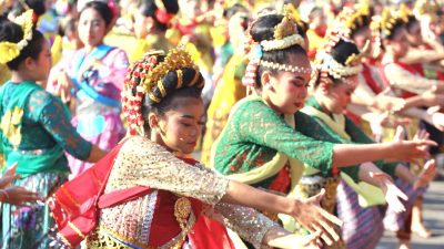 Ribuan Penari Padati CFD Kota Bekasi, Tri Adhianto Janji Bangun Ruang Pelestarian Budaya