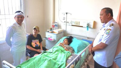 Wali Kota Bekasi Dampingi KDM Jenguk Korban Kecelakaan Kereta Api, Pastikan Penanganan Maksimal di RS dan Tercover BPJS