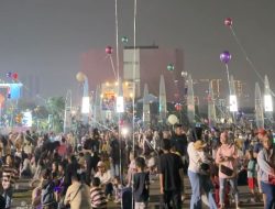 Balon Terbang Jadi Magnet Hiburan Akhir Pekan Warga Kota Bekasi di Plaza Patriot Chandrabhaga
