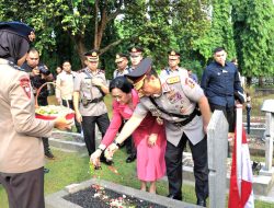 Polri Gelar Ziarah dan Tabur Bunga ke Makam Pahlawan Jelang Hari Bhayangkara ke-80