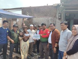 Sekretaris DPC PDI Perjuangan Kabupaten Bekasi Libatkan Baznas Bantu Perbaikan Rumah Wati