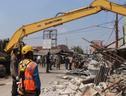 Normalisasi Irigasi, Pemkab Bekasi Tertibkan 257 Bangli di Bantaran SS Balong Tua