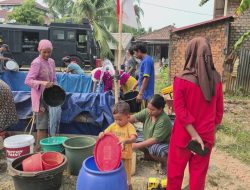 Brimob Jambi Peduli, Salurkan Air Bersih untuk Warga Terdampak Kekeringan